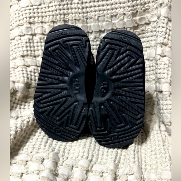 UGG Toddler Classic Short Chunky Sequin Pull-On Booties - Picture 7 of 8